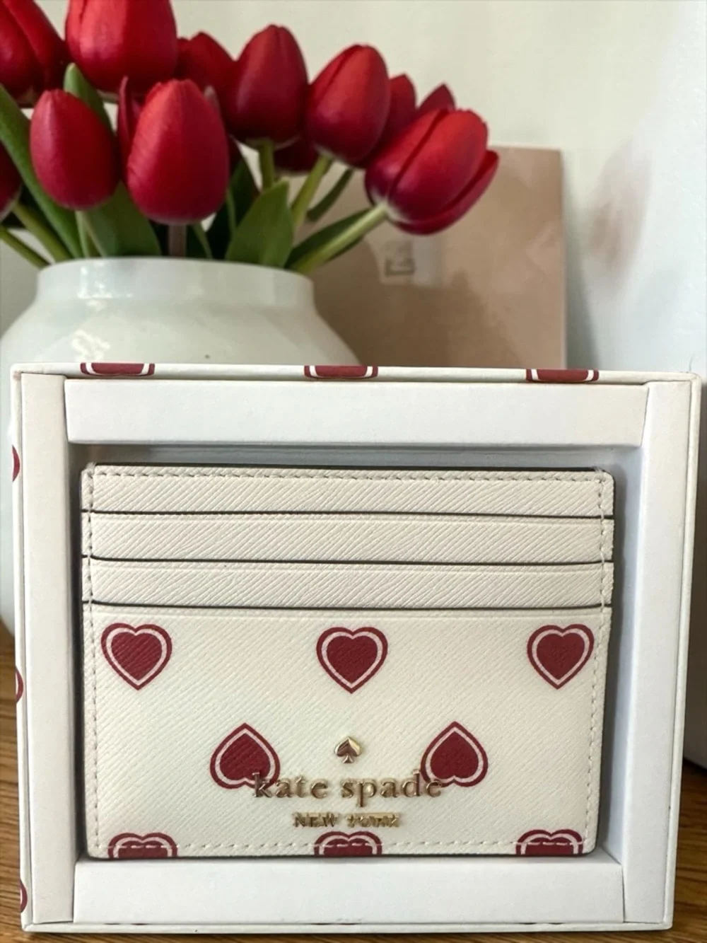 Kate Spade Madison Heartfelt Geo Cream & Red  Card Holder New in Gift Box